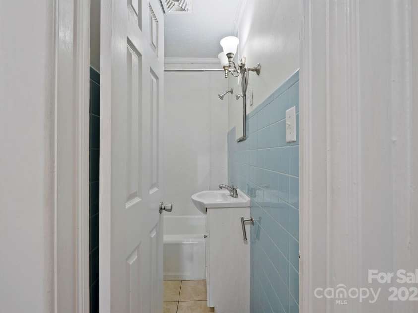 627 Flint Street, Lincolnton, NC 28092.  MLS# CAR4246815, YatesRealty ID 6436. 