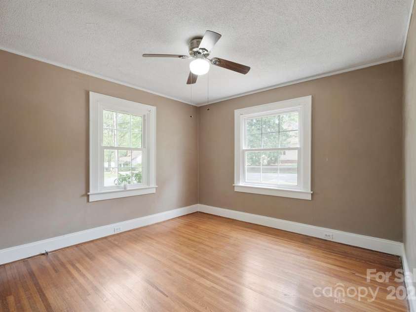 627 Flint Street, Lincolnton, NC 28092.  MLS# CAR4246815, YatesRealty ID 6436. 