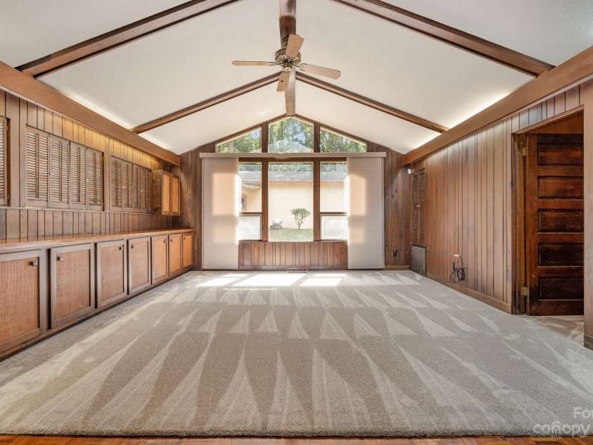 2756 Peachtree Road, Statesville, NC 28625.  MLS# CAR4072282, YatesRealty ID 644. Family Room 