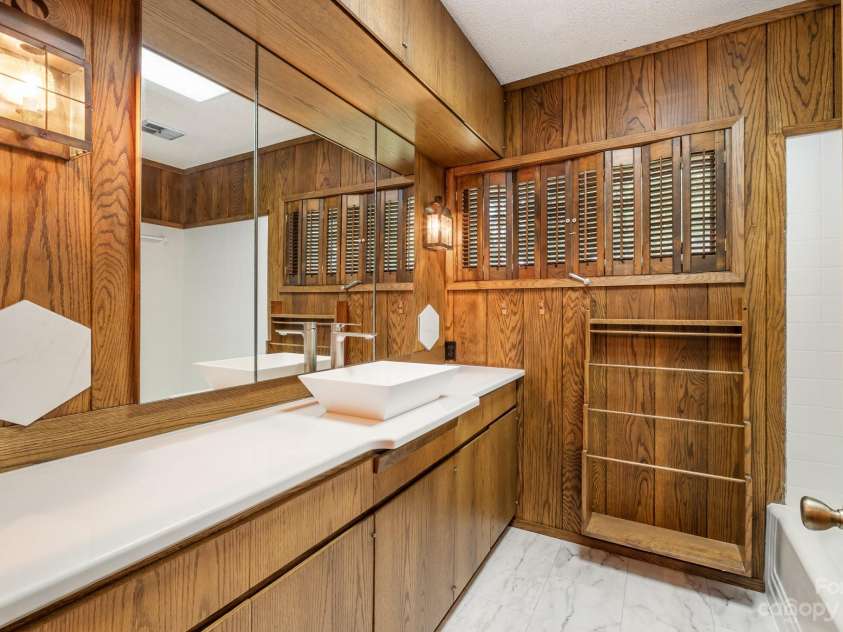 2756 Peachtree Road, Statesville, NC 28625.  MLS# CAR4072282, YatesRealty ID 644. Hall full bath