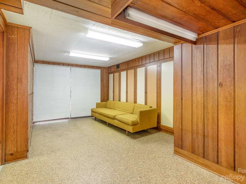 2756 Peachtree Road, Statesville, NC 28625.  MLS# CAR4072282, YatesRealty ID 644. Open/private sitting area of basement