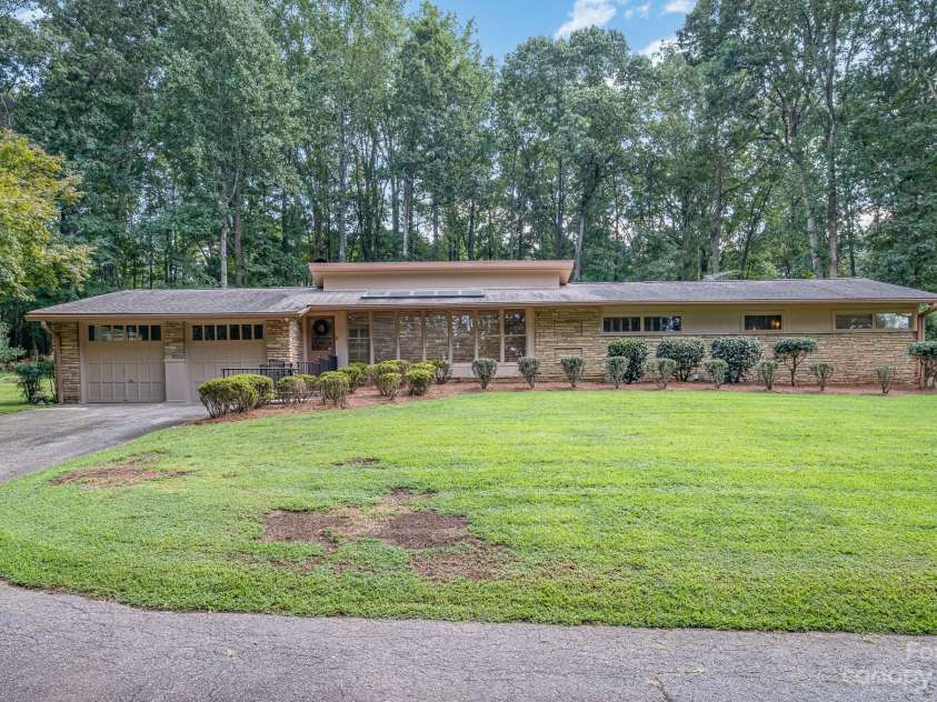 2756 Peachtree Road, Statesville, NC 28625.  MLS# CAR4072282, YatesRealty ID 644. Well built of stone and wood and maintained modern home.