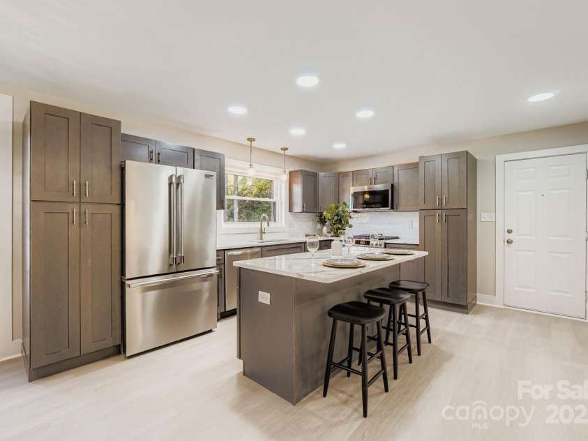 6210 Cora Street, Charlotte, NC 28216.  MLS# CAR4314569, YatesRealty ID 644. 