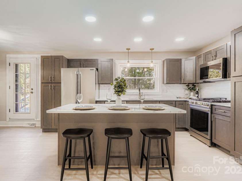 6210 Cora Street, Charlotte, NC 28216.  MLS# CAR4314569, YatesRealty ID 644. 