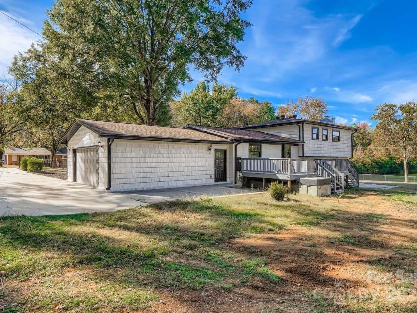 6210 Cora Street, Charlotte, NC 28216.  MLS# CAR4314569, YatesRealty ID 644. 