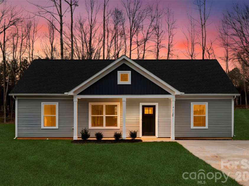 400 Brice Street, Kings Mountain, NC 28086.  MLS# CAR4345785, YatesRealty ID 6440. 