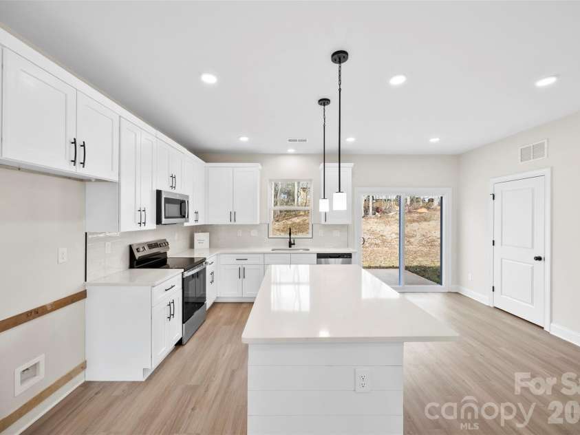 400 Brice Street, Kings Mountain, NC 28086.  MLS# CAR4345785, YatesRealty ID 6440. 