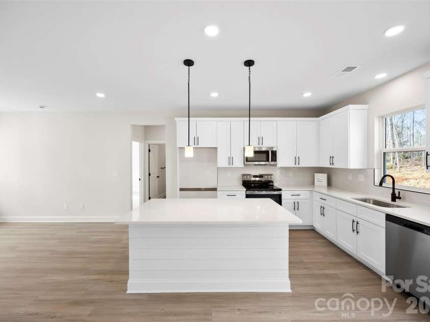 400 Brice Street, Kings Mountain, NC 28086.  MLS# CAR4345785, YatesRealty ID 6440. 