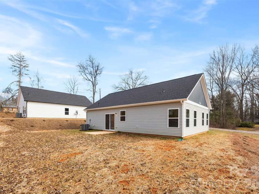 400 Brice Street, Kings Mountain, NC 28086.  MLS# CAR4345785, YatesRealty ID 6440. 