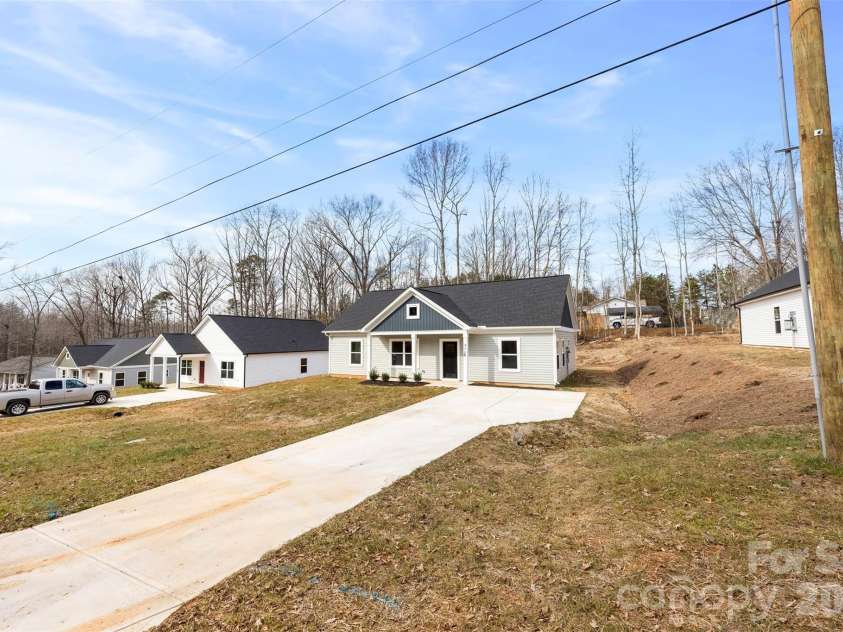 400 Brice Street, Kings Mountain, NC 28086.  MLS# CAR4345785, YatesRealty ID 6440. 