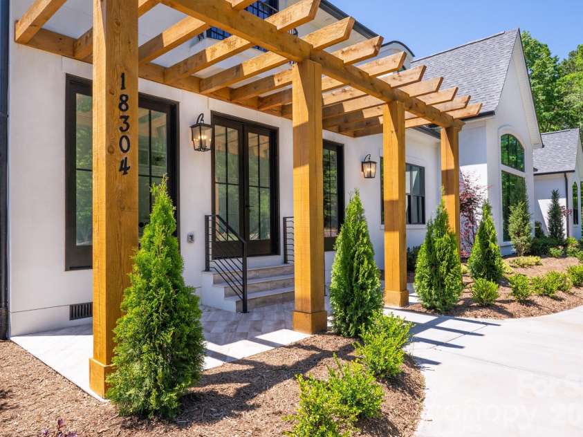 18304 Rosapenny Road, Charlotte, NC 28278.  MLS# CAR4329867, YatesRealty ID 6443. 