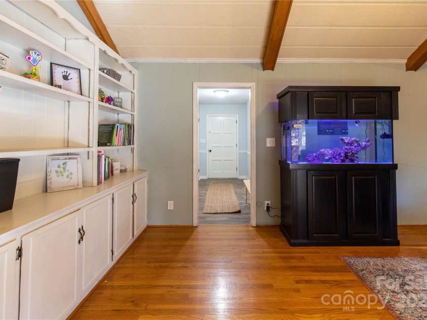 911 Wimbledon Place, High Point, NC 27262.  MLS# CAR4219544, YatesRealty ID 6443. 