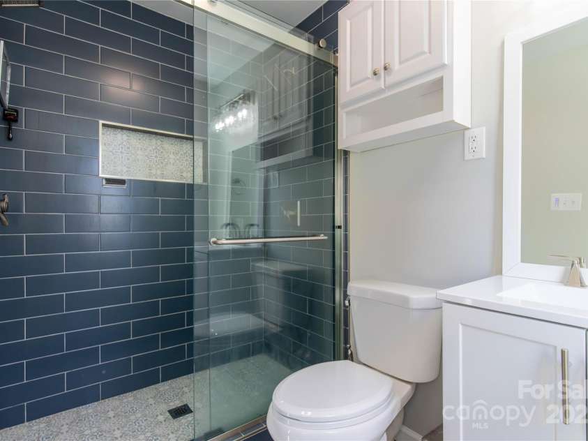 911 Wimbledon Place, High Point, NC 27262.  MLS# CAR4219544, YatesRealty ID 6443. 