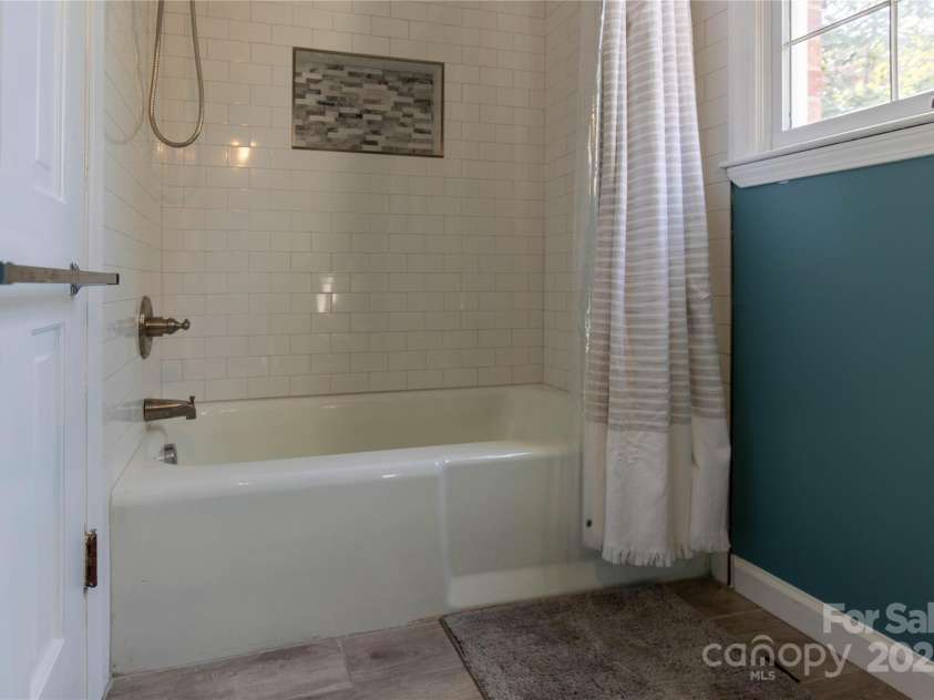 911 Wimbledon Place, High Point, NC 27262.  MLS# CAR4219544, YatesRealty ID 6443. 