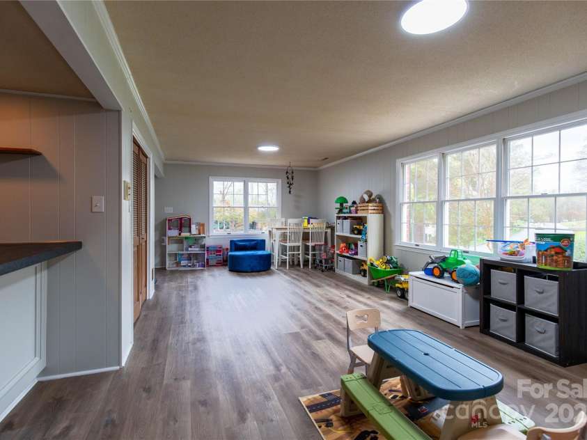 911 Wimbledon Place, High Point, NC 27262.  MLS# CAR4219544, YatesRealty ID 6443. 