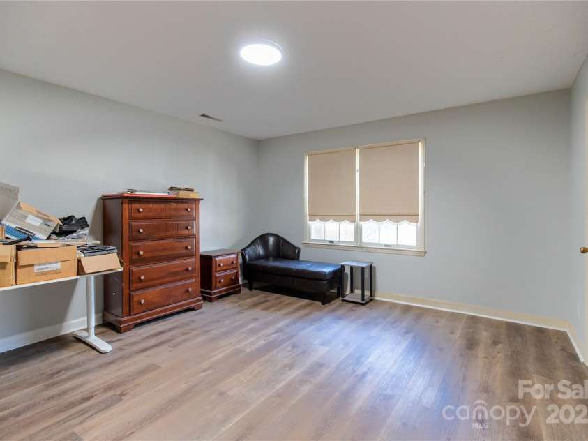 911 Wimbledon Place, High Point, NC 27262.  MLS# CAR4219544, YatesRealty ID 6443. 