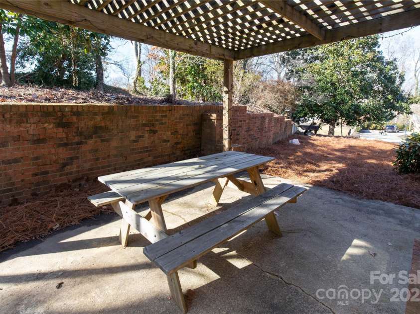 911 Wimbledon Place, High Point, NC 27262.  MLS# CAR4219544, YatesRealty ID 6443. 