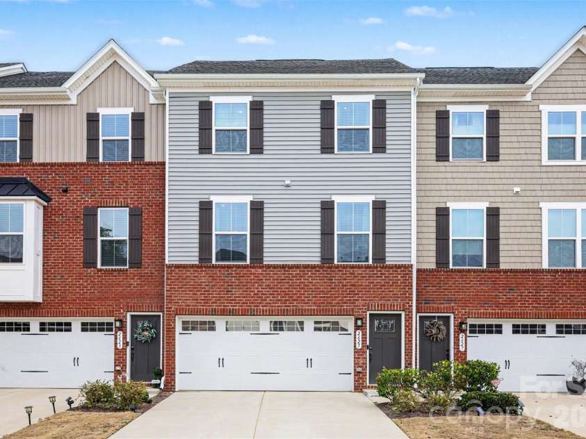 2625 Grantham Place Drive, Fort Mill, SC 29715.  MLS# CAR4353500, YatesRealty ID 6444. 
