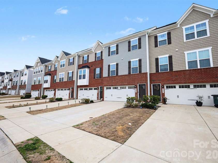 2625 Grantham Place Drive, Fort Mill, SC 29715.  MLS# CAR4353500, YatesRealty ID 6444. 