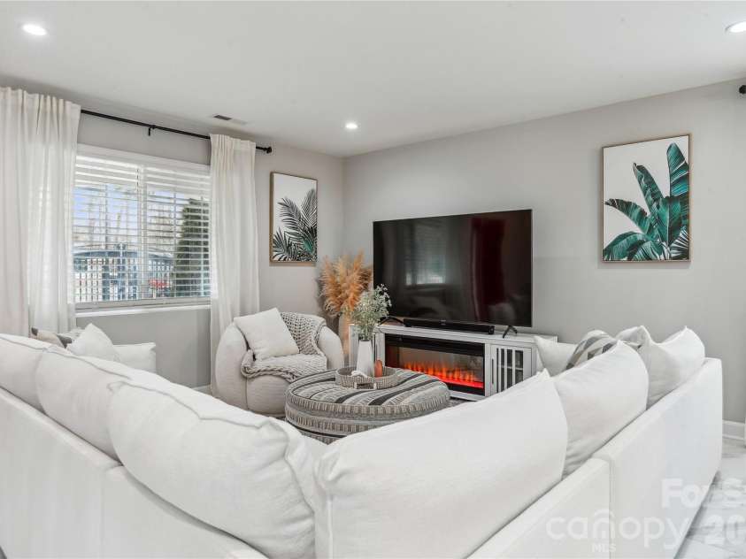 8104 Stem Court, Charlotte, NC 28227.  MLS# CAR4359694, YatesRealty ID 6449. 