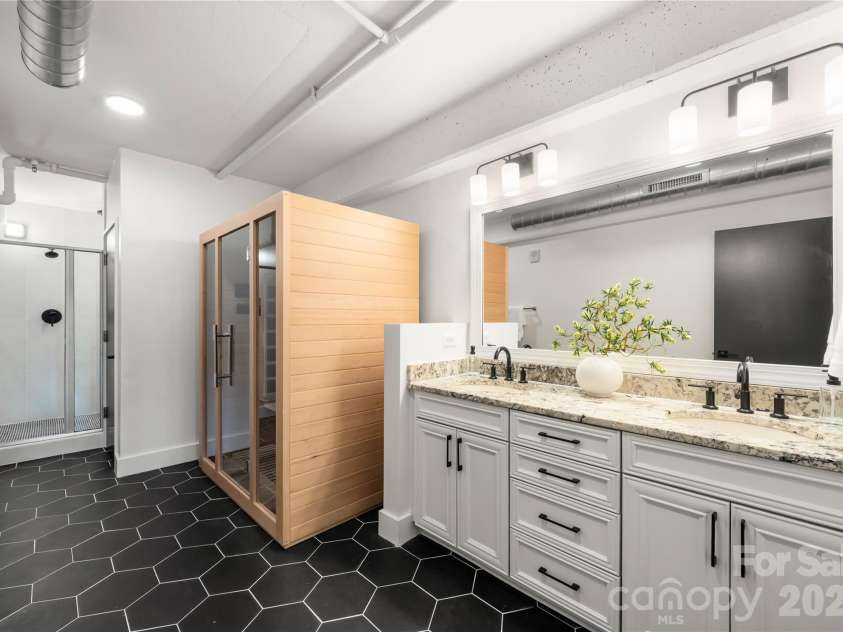 715 Graham Street, Charlotte, NC 28202.  MLS# CAR4352163, YatesRealty ID 6452. 