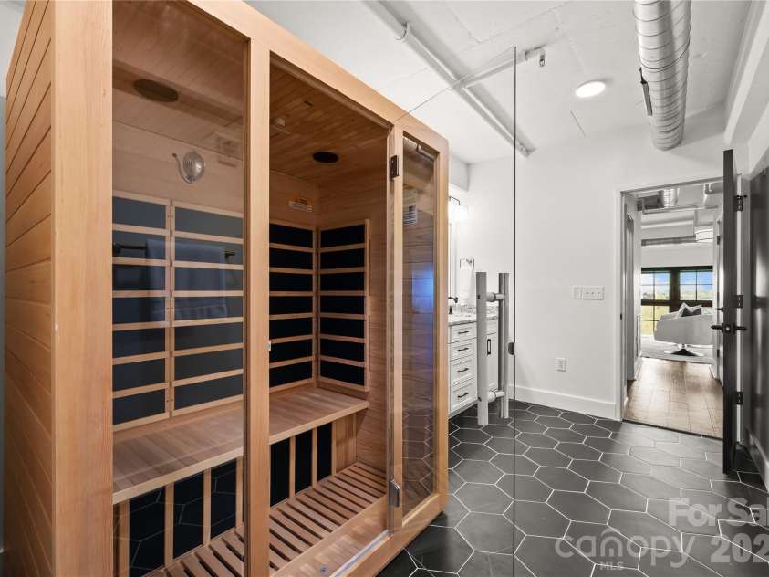 715 Graham Street, Charlotte, NC 28202.  MLS# CAR4352163, YatesRealty ID 6452. 
