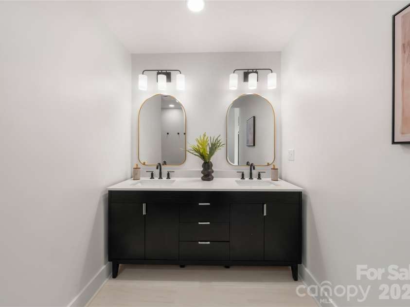 715 Graham Street, Charlotte, NC 28202.  MLS# CAR4352163, YatesRealty ID 6452. 