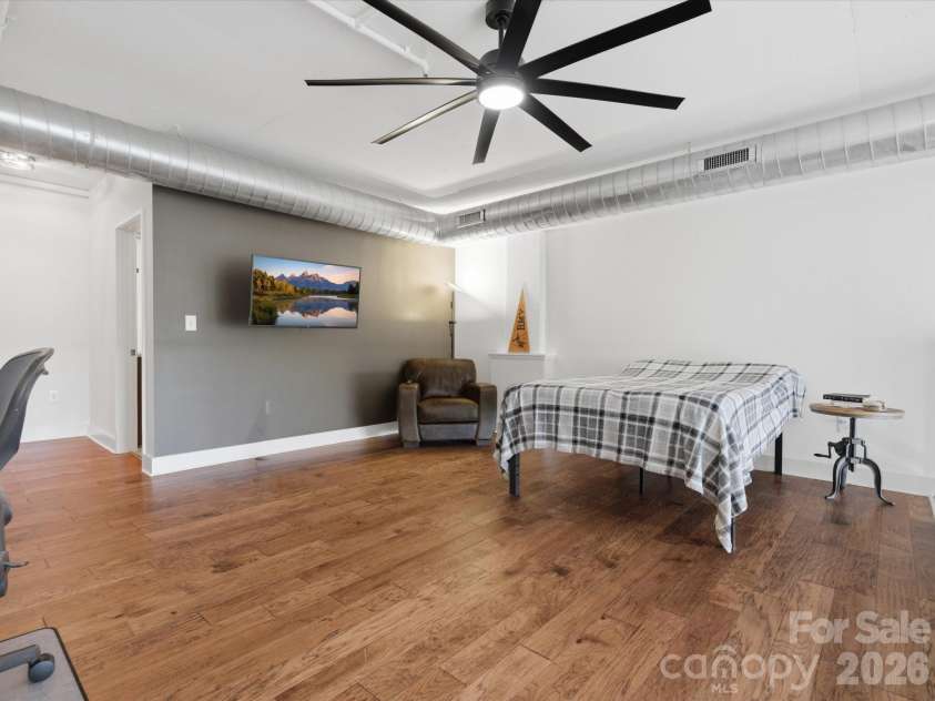 715 Graham Street, Charlotte, NC 28202.  MLS# CAR4383984, YatesRealty ID 6452. Primary Suite Loft