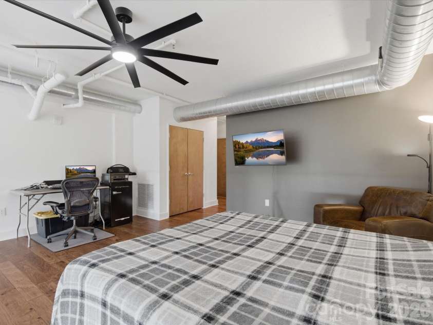 715 Graham Street, Charlotte, NC 28202.  MLS# CAR4383984, YatesRealty ID 6452. Primary Suite Loft
