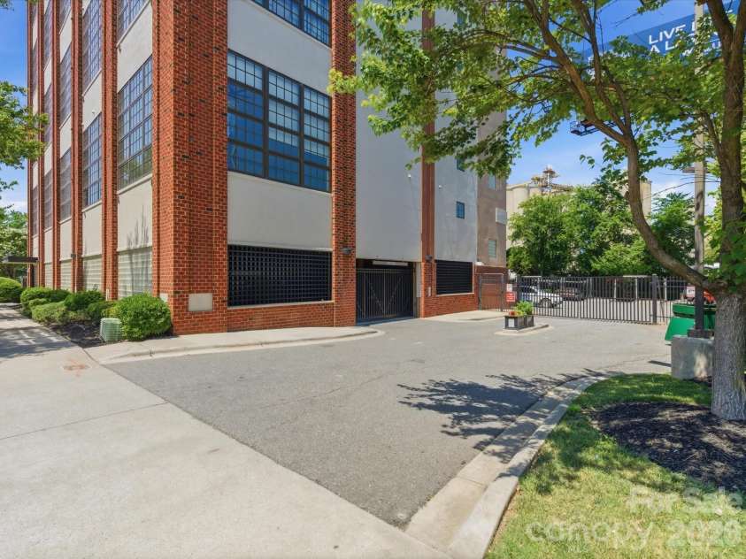 715 Graham Street, Charlotte, NC 28202.  MLS# CAR4383984, YatesRealty ID 6452. The Garrison at Graham is a gated complex. 