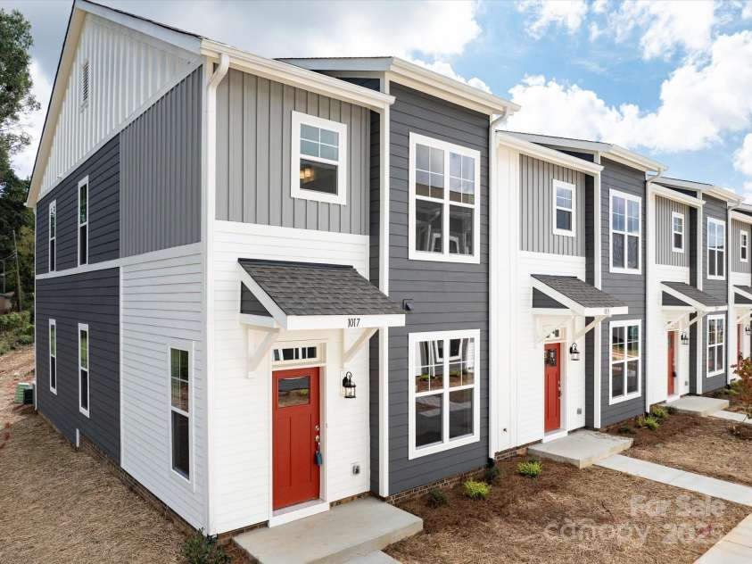 2130 Acclaim Street, Charlotte, NC 28205.  MLS# CAR4154905, YatesRealty ID 6453. 