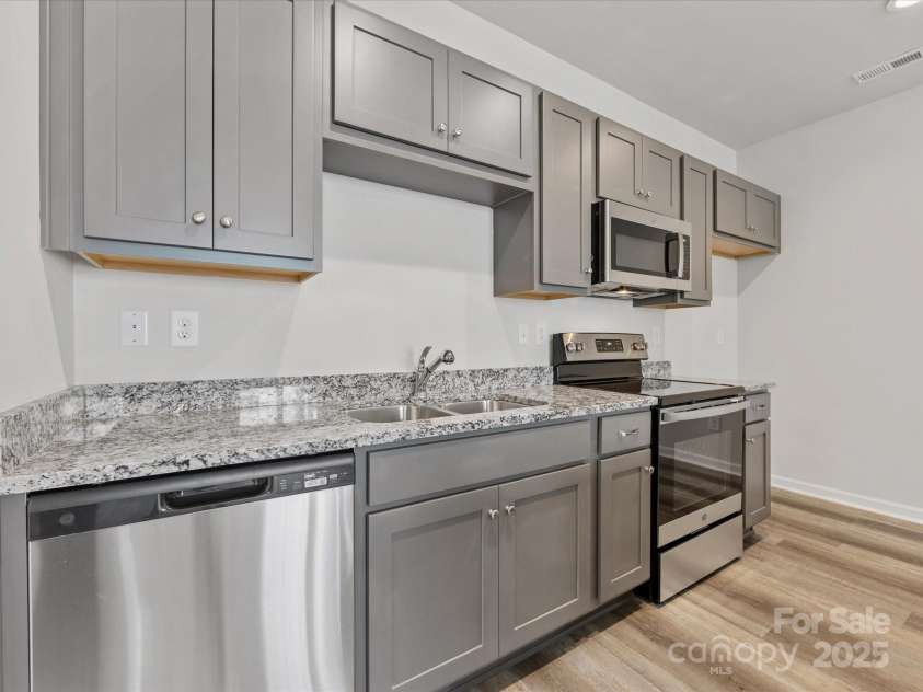 2130 Acclaim Street, Charlotte, NC 28205.  MLS# CAR4154905, YatesRealty ID 6453. 