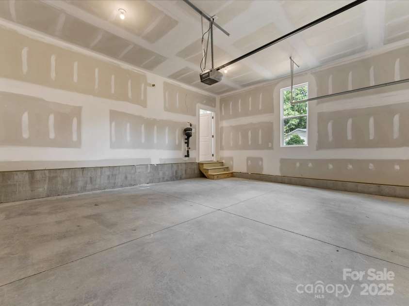 2130 Acclaim Street, Charlotte, NC 28205.  MLS# CAR4154905, YatesRealty ID 6453. 