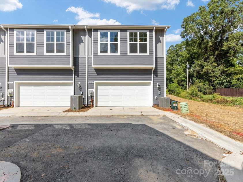 2130 Acclaim Street, Charlotte, NC 28205.  MLS# CAR4154905, YatesRealty ID 6453. 