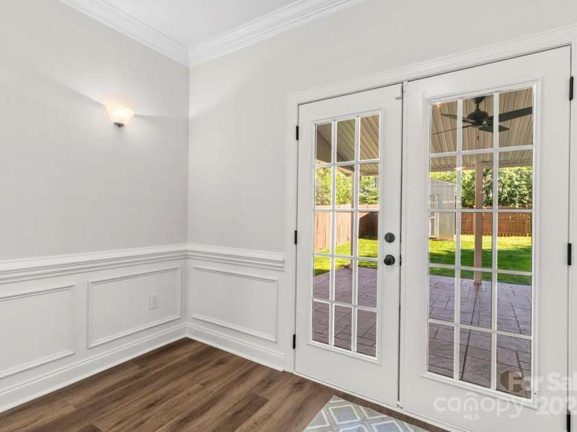 13206 Meadowmere Road, Huntersville, NC 28078.  MLS# CAR4245792, YatesRealty ID 6454. Sconce lighting accentuates the dining area and provides an element of ambiance