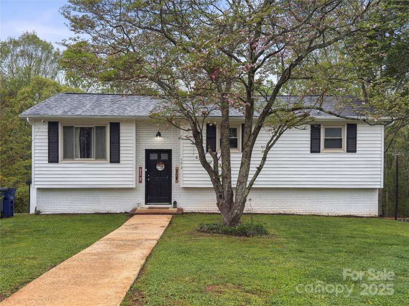 173 8th Avenue, Conover, NC 28613.  MLS# CAR4246889, YatesRealty ID 6455. 