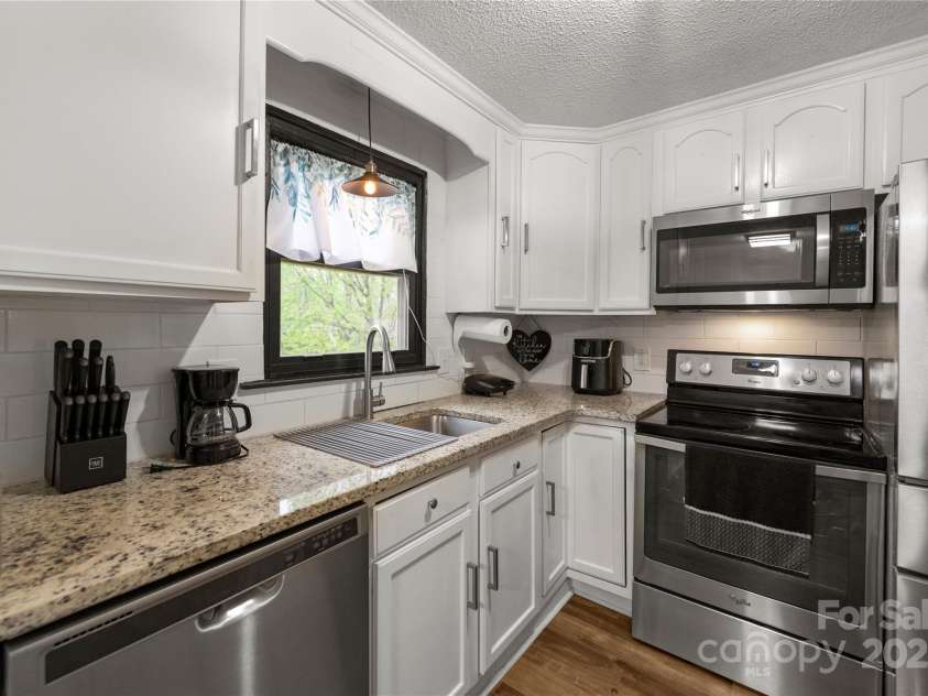 173 8th Avenue, Conover, NC 28613.  MLS# CAR4246889, YatesRealty ID 6455. 