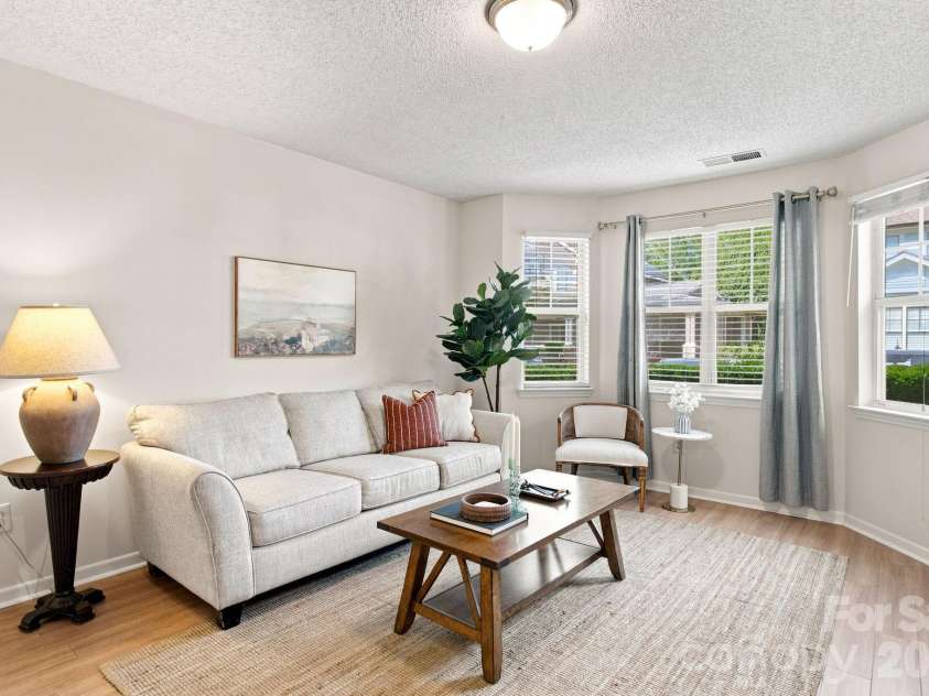 501 Olmsted Park Place, Charlotte, NC 28203.  MLS# CAR4417323, YatesRealty ID 6457. 