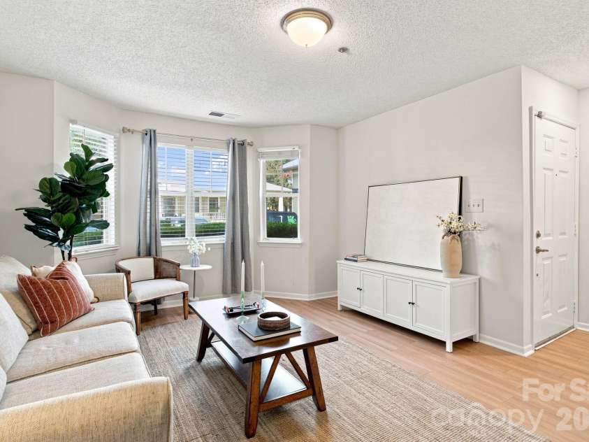 501 Olmsted Park Place, Charlotte, NC 28203.  MLS# CAR4417323, YatesRealty ID 6457. 