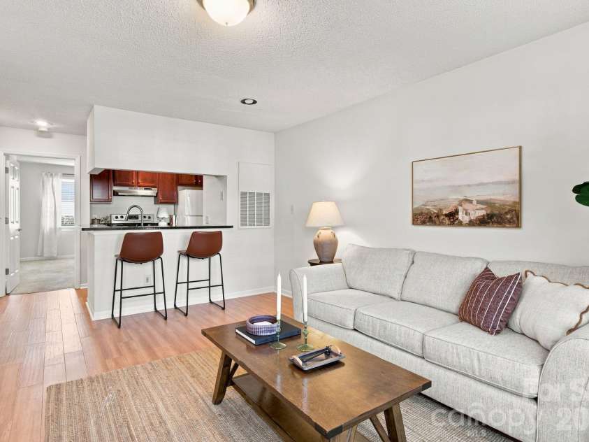 501 Olmsted Park Place, Charlotte, NC 28203.  MLS# CAR4417323, YatesRealty ID 6457. 