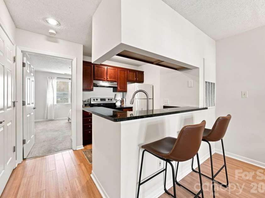 501 Olmsted Park Place, Charlotte, NC 28203.  MLS# CAR4417323, YatesRealty ID 6457. 