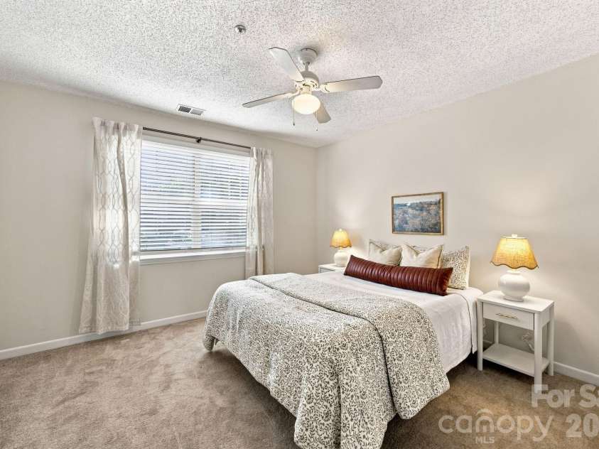501 Olmsted Park Place, Charlotte, NC 28203.  MLS# CAR4417323, YatesRealty ID 6457. 