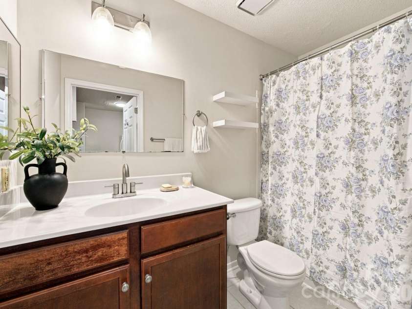 501 Olmsted Park Place, Charlotte, NC 28203.  MLS# CAR4417323, YatesRealty ID 6457. 