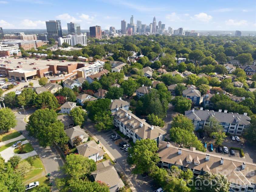 501 Olmsted Park Place, Charlotte, NC 28203.  MLS# CAR4417323, YatesRealty ID 6457. 