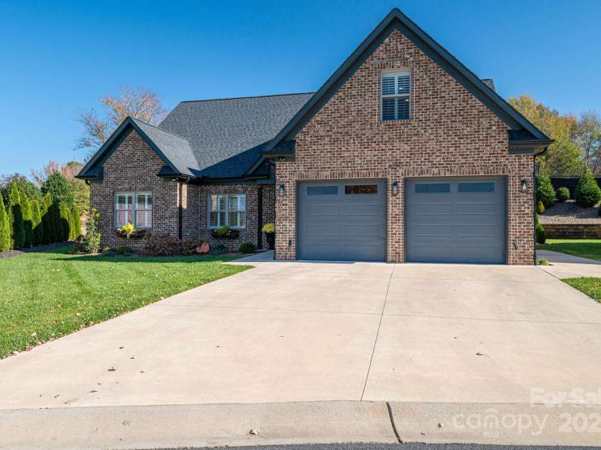 4290 Holly Circle, Conover, NC 28613.  MLS# CAR4321676, YatesRealty ID 6459. 2 Car Garage