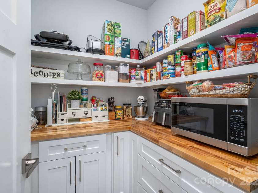 4290 Holly Circle, Conover, NC 28613.  MLS# CAR4321676, YatesRealty ID 6459. Pantry