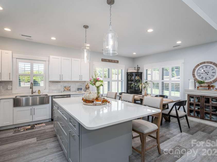 4290 Holly Circle, Conover, NC 28613.  MLS# CAR4321676, YatesRealty ID 6459. Quartz Countertops