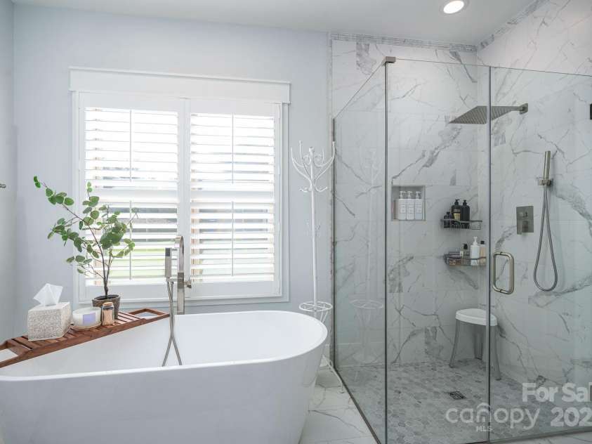 4290 Holly Circle, Conover, NC 28613.  MLS# CAR4321676, YatesRealty ID 6459. Soaker Tub and Tile Shower 