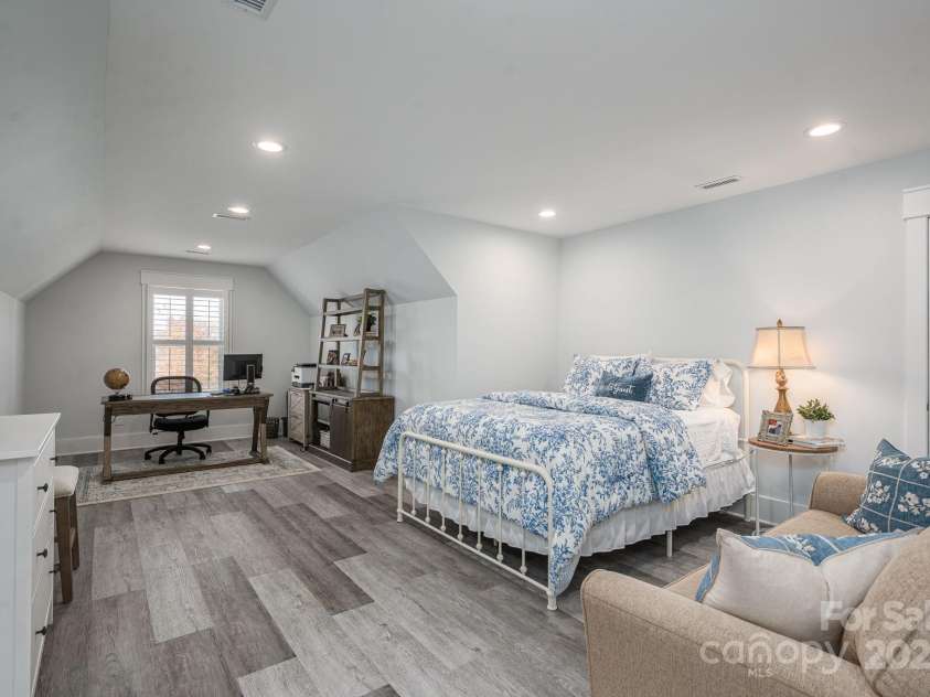 4290 Holly Circle, Conover, NC 28613.  MLS# CAR4321676, YatesRealty ID 6459. Spacious Bonus Room