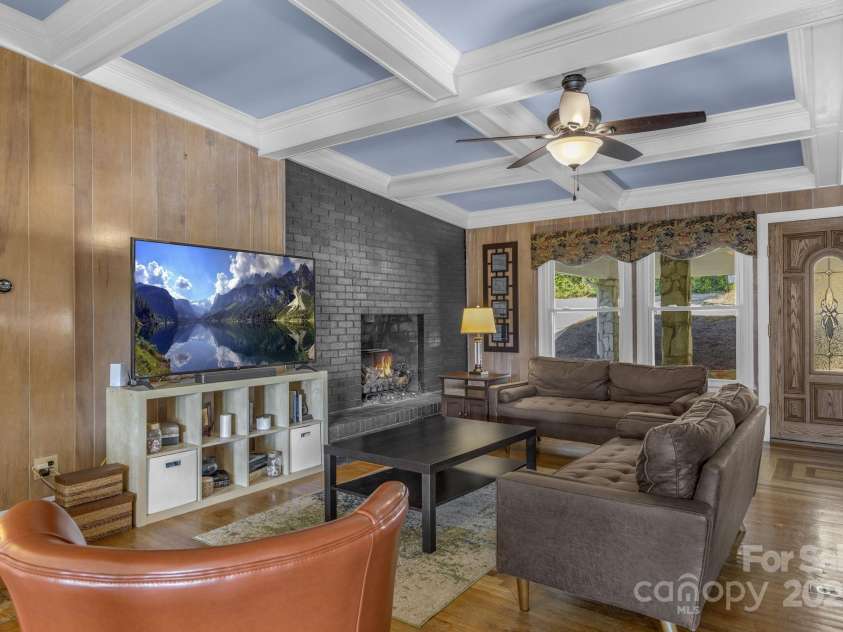 10 Scout Road, Greenville, SC 29611.  MLS# CAR4318926, YatesRealty ID 646. 